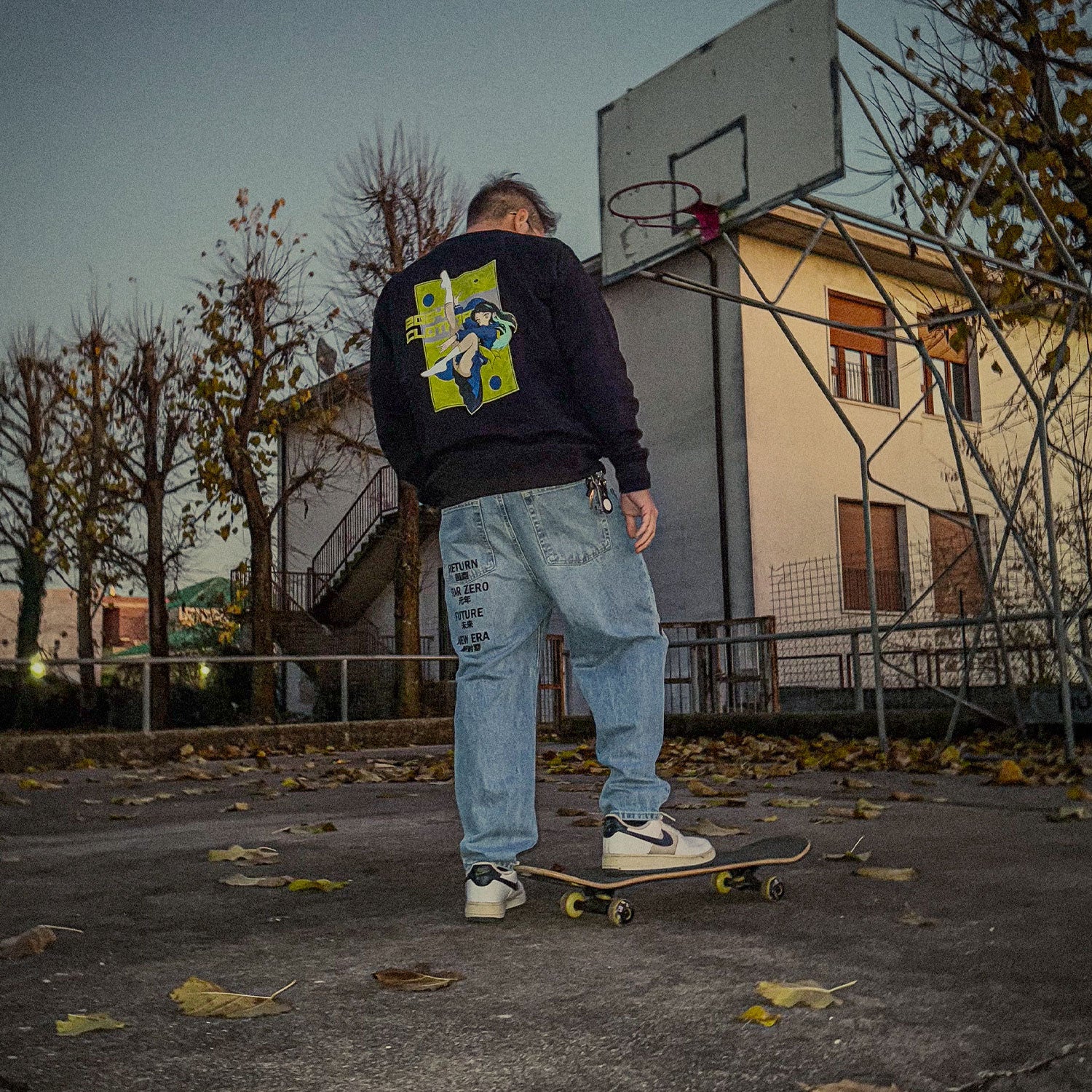 clothopia-crewneck-model1